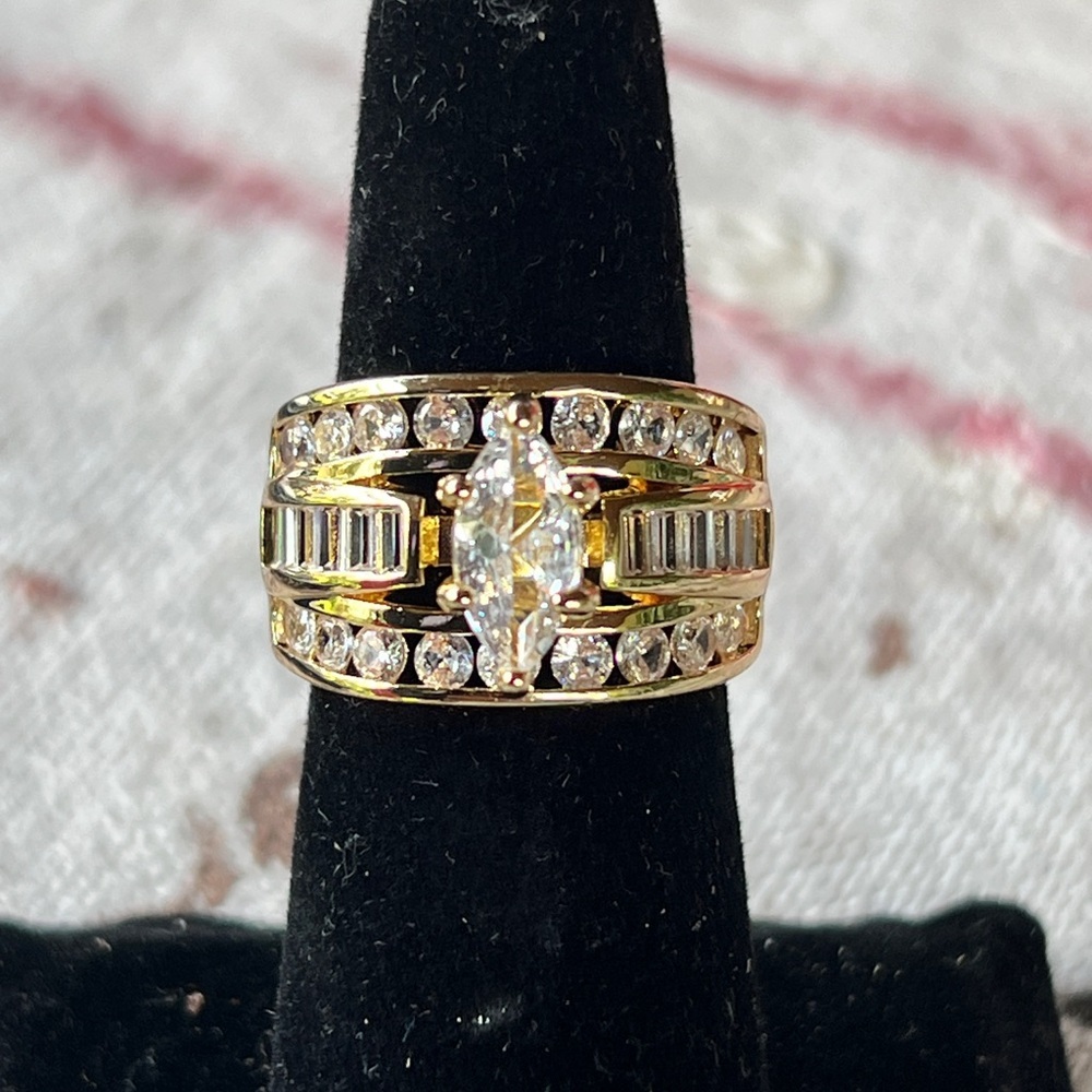 Fashion Jewelry Gold and Silver Art Deco Ring - Picture 10 of 13
